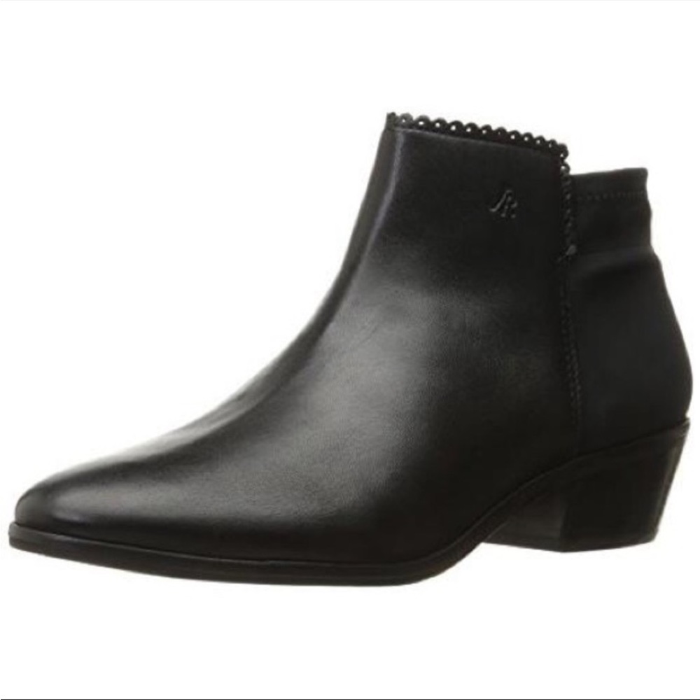 Jack Rogers "Bailey" Black Leather Side Zip Scalloped Ankle Boots Size 8